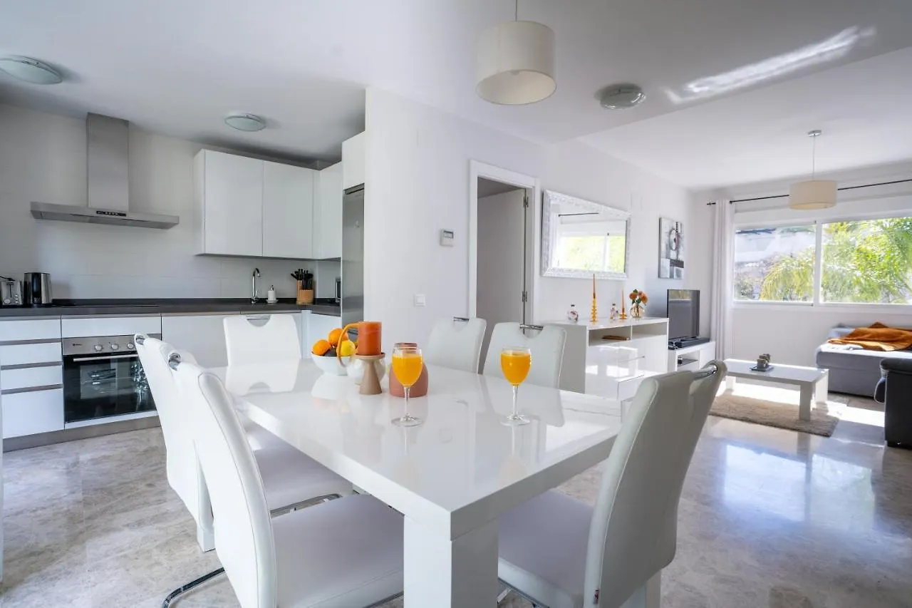 2Bdr Penthouse, Los Naranjos, W/Pool, 2Km P.Banus Marbella Apartment