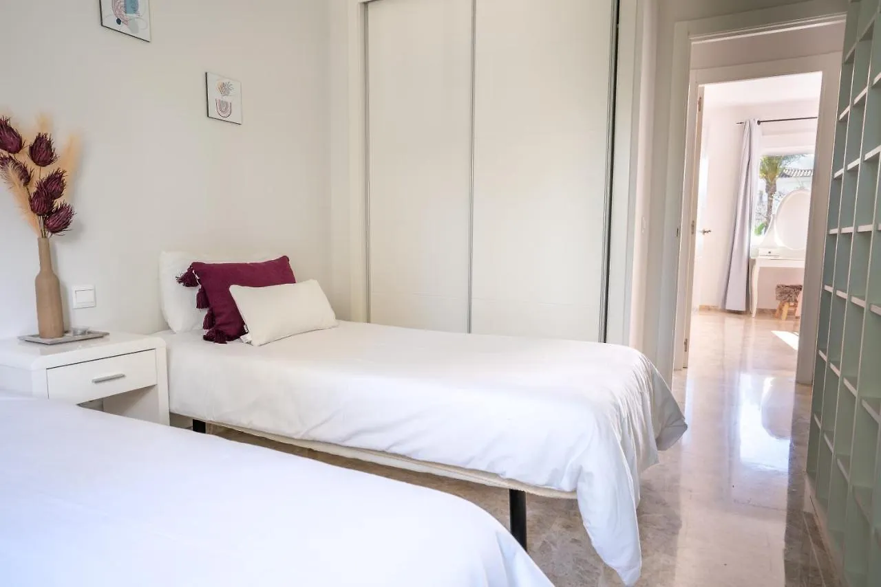 מארבלה 2Bdr Penthouse, Los Naranjos, W/Pool, 2Km P.Banus 0*,  ספרד